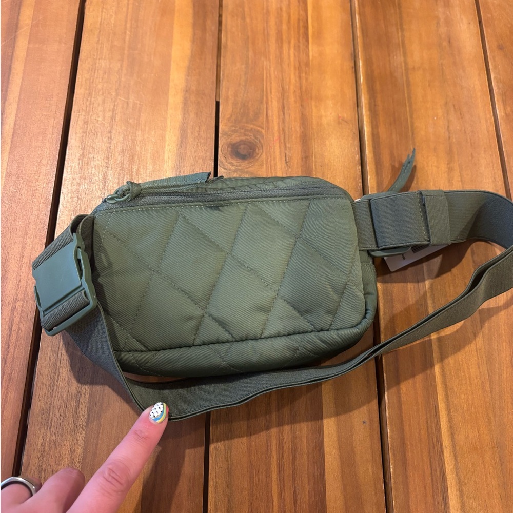 NWT Vera Bradley Green Belt Bag/ Fanny Pack - Picture 4 of 5